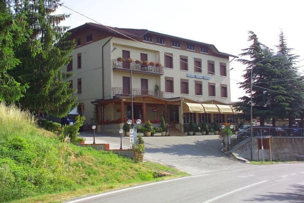 L’esterno dell’Albergo Miramonti