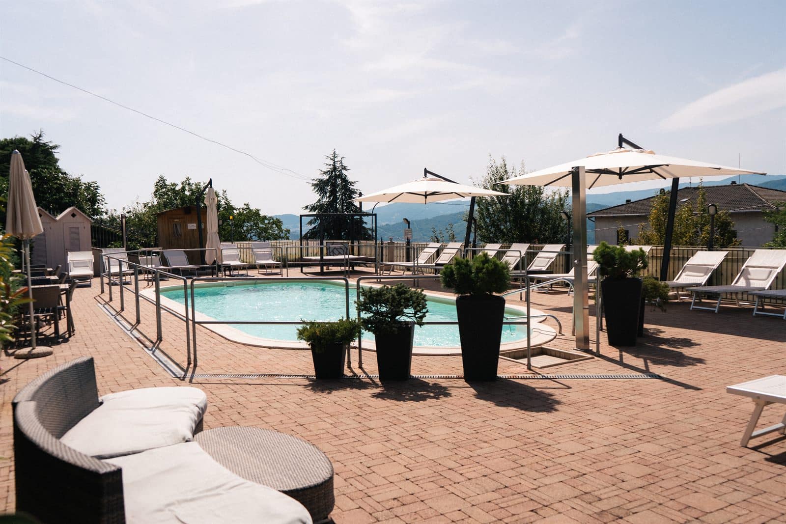 L'angolo lounge a bordo piscina
