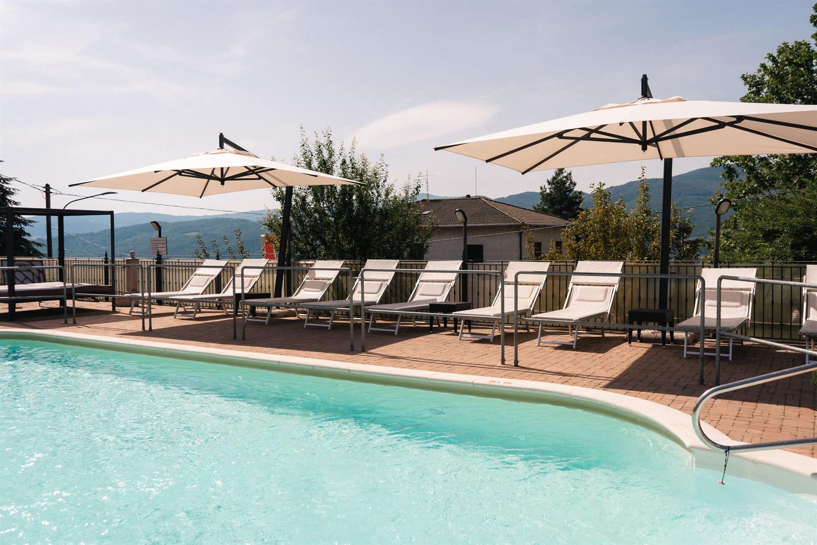 Il solarium con vista sulle colline