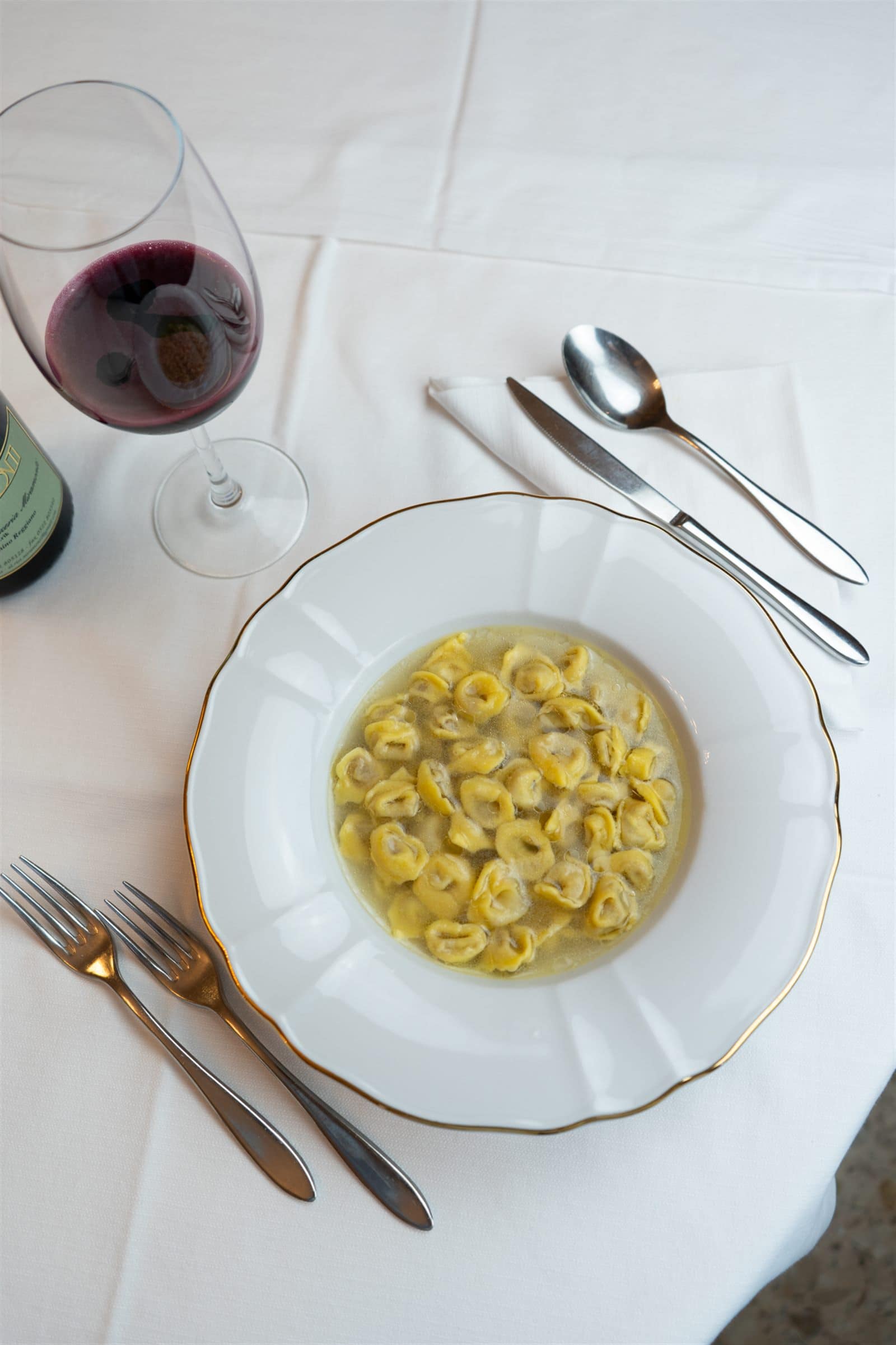 Cappelletti in brodo