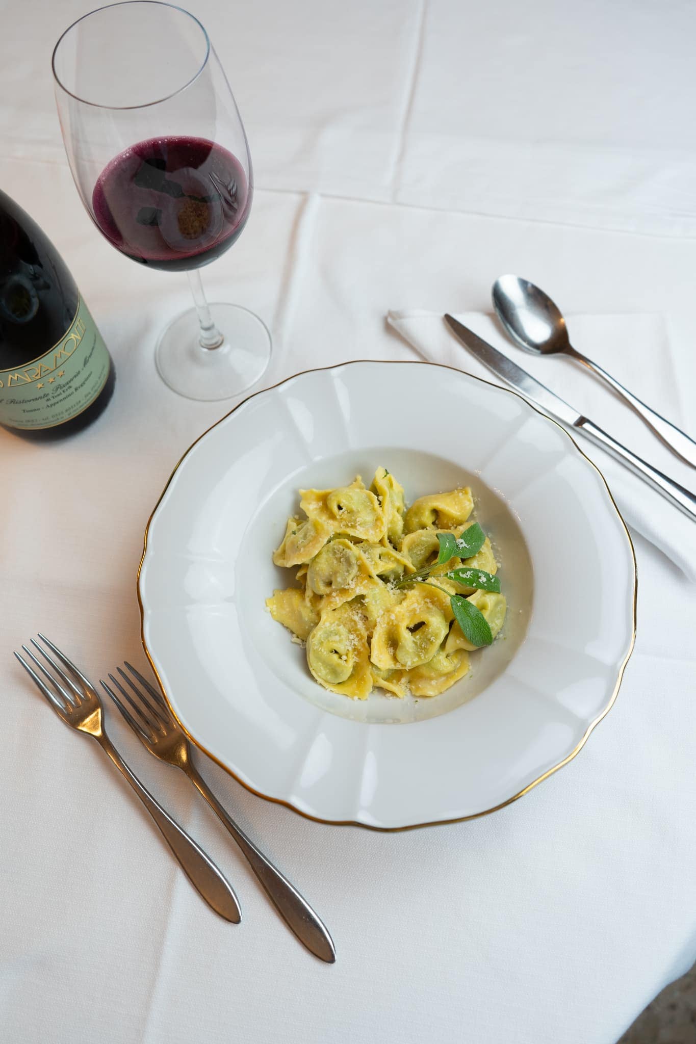 Tortelli di ricotta e spinaci con burro e salvia