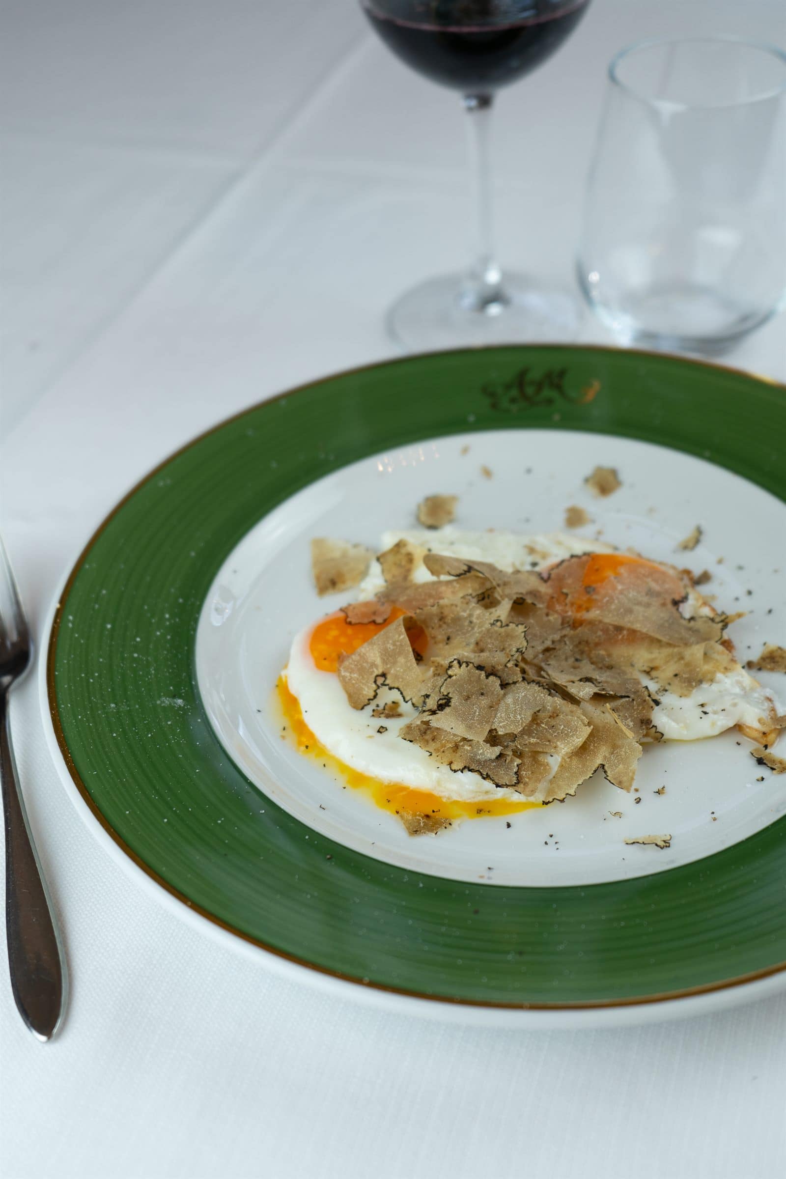 Uova al tegamino con tartufo