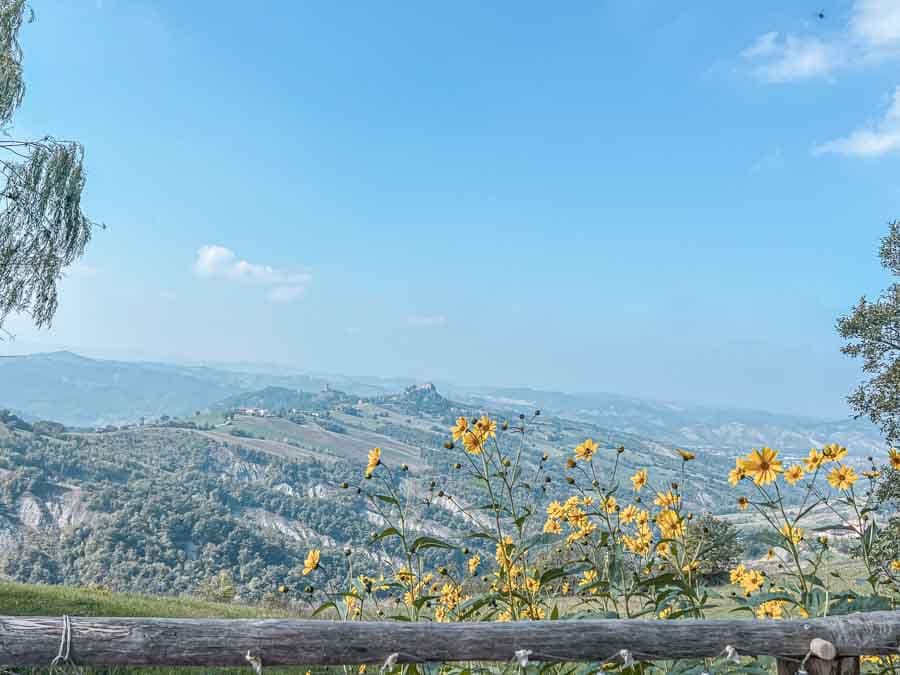 Il panorama dell’Appennino lungo la Via Matildica